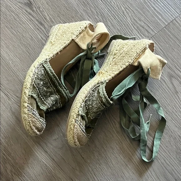 Green Lace-Up Espadrille Sandals - Picture 2 of 6